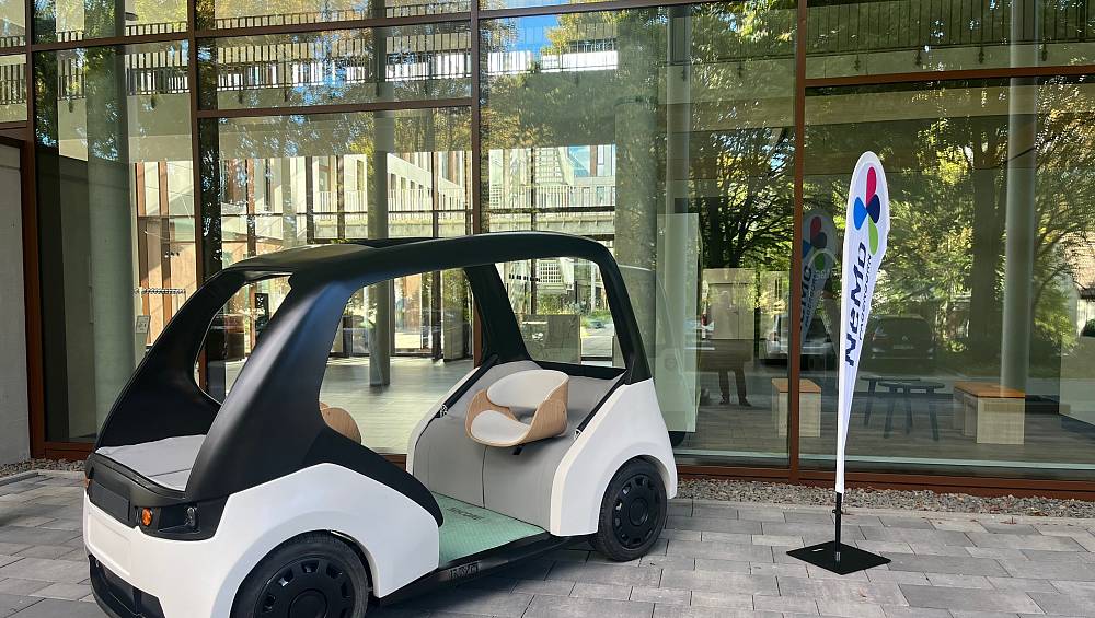 Neue Mobilität Paderborn: Automatisierte E-Fahrzeuge vereinen sich zu Konvoi